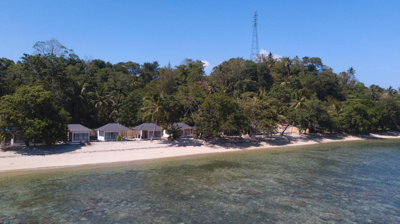 White Sands Beach Resort Lembeh Bitung Exterior foto