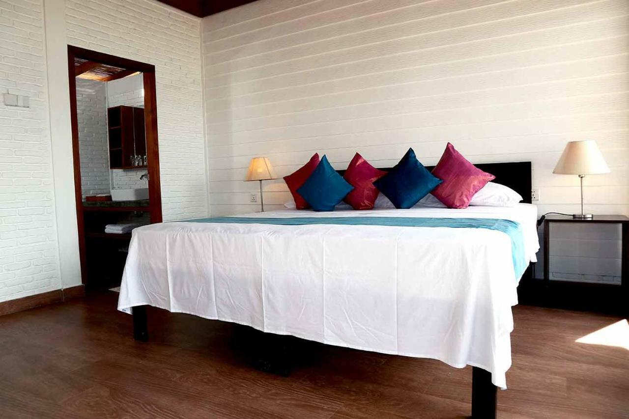 White Sands Beach Resort Lembeh Bitung Exterior foto