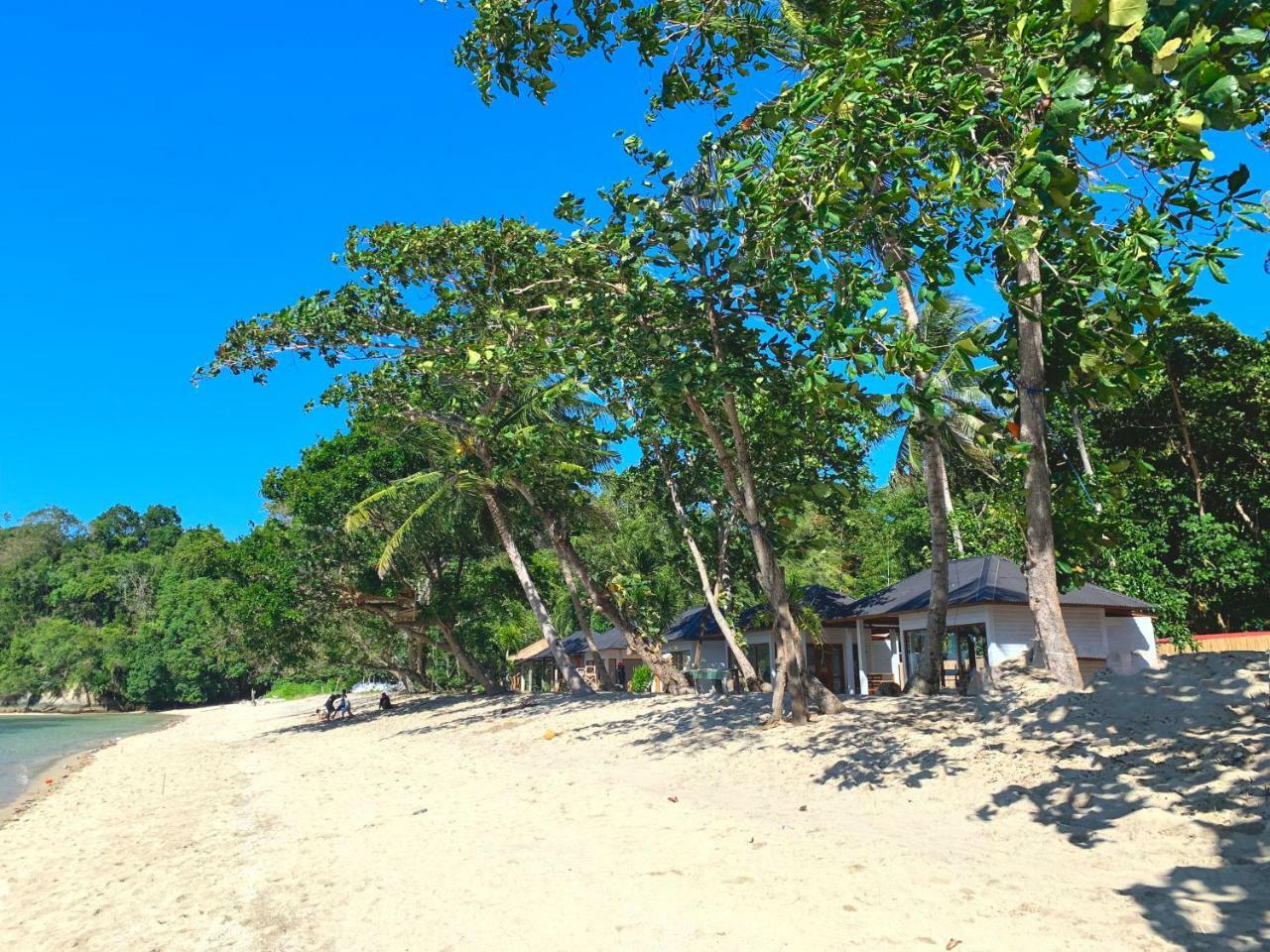 White Sands Beach Resort Lembeh Bitung Exterior foto